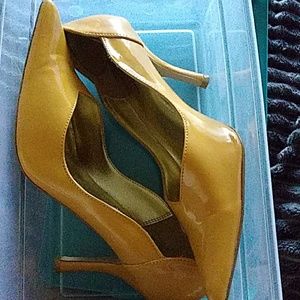 Mustard heels